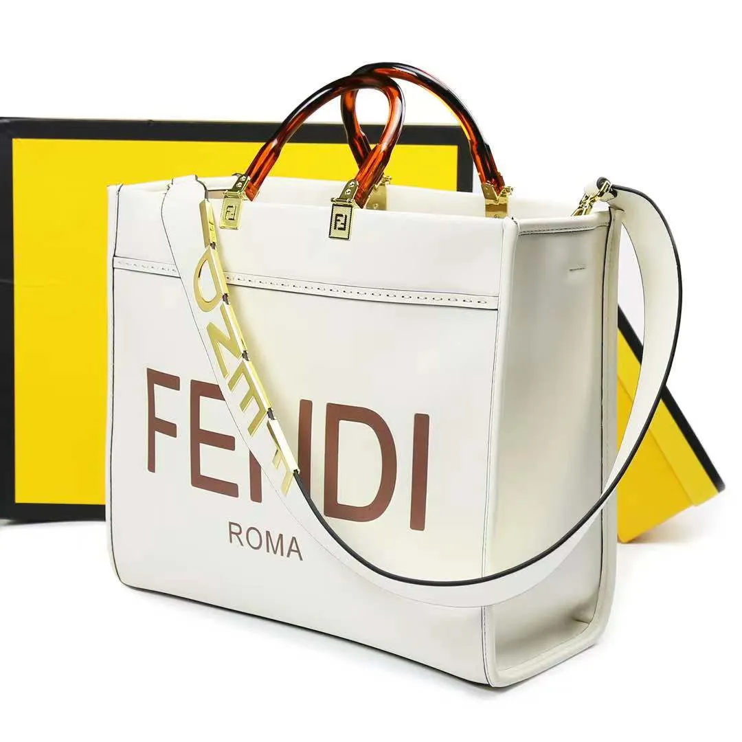 Fashion Fendi tote