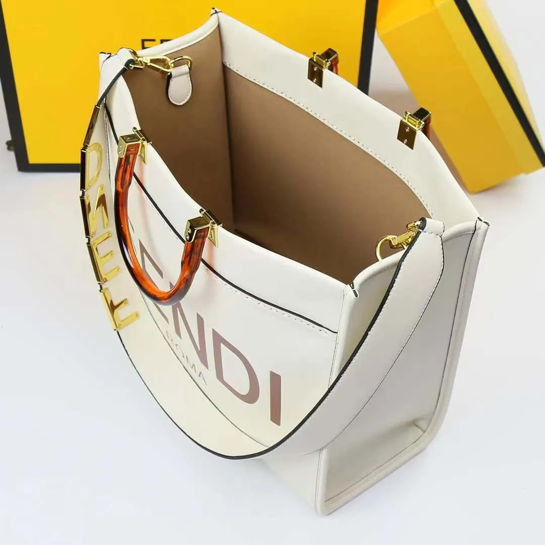 Fashion Fendi tote