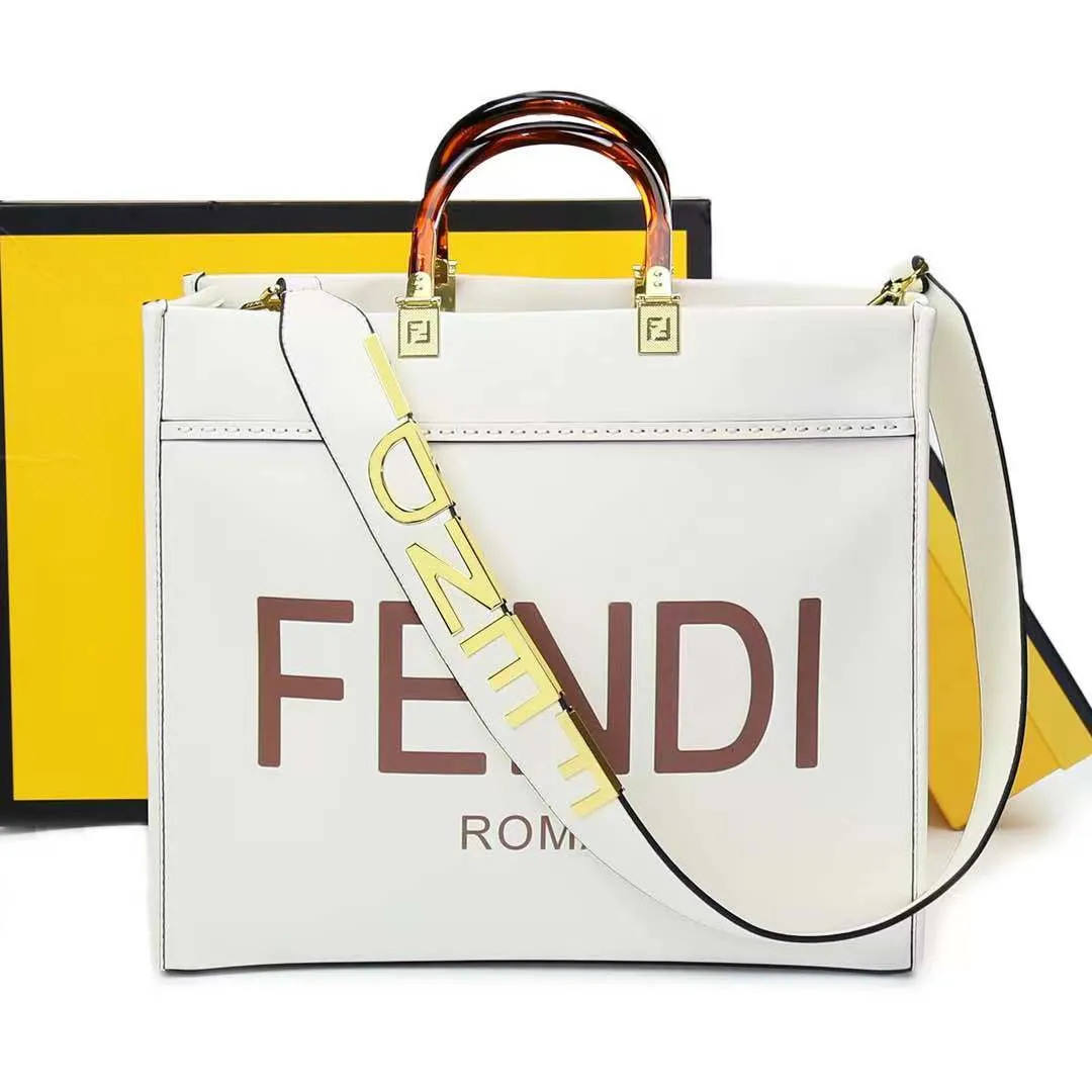 Fashion Fendi tote